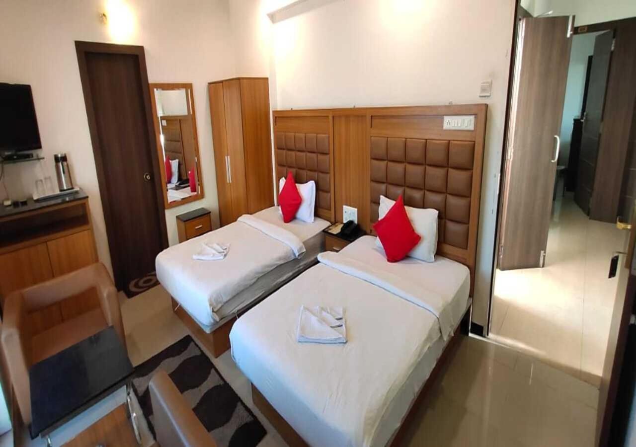Hotel Swagatam Inn Раджкот Экстерьер фото